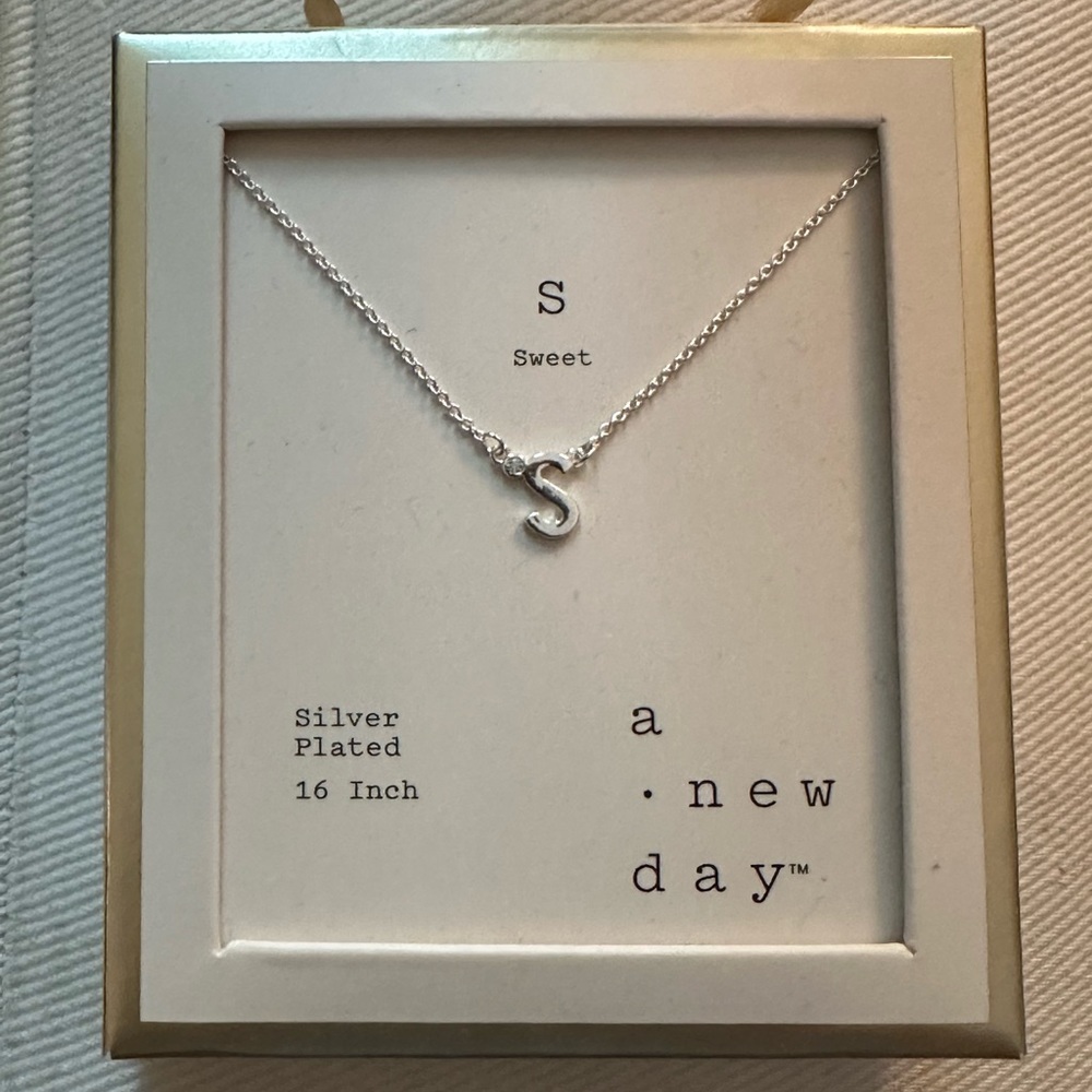 Sweet “S” simple silver necklace